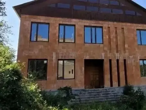 2-этажный частный дом на продажу, Ванадзор, ул. Закарян