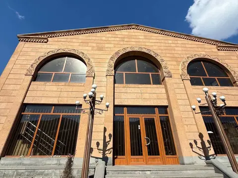 Коммерческое здание на продажу, Ванадзор, Баграмяна 74а