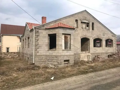 Частный дом в центре Ванадзора, 396 м², участок 696 м²