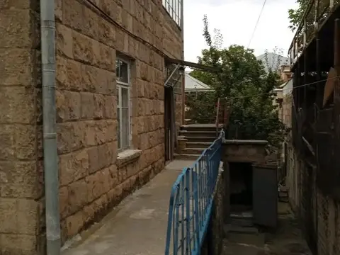 3-этажный каменный дом в центре Ванадзора, продажа